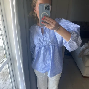 Blus  - Världens finaste sommarblus från Arket. Helt ny med prislappen kvar