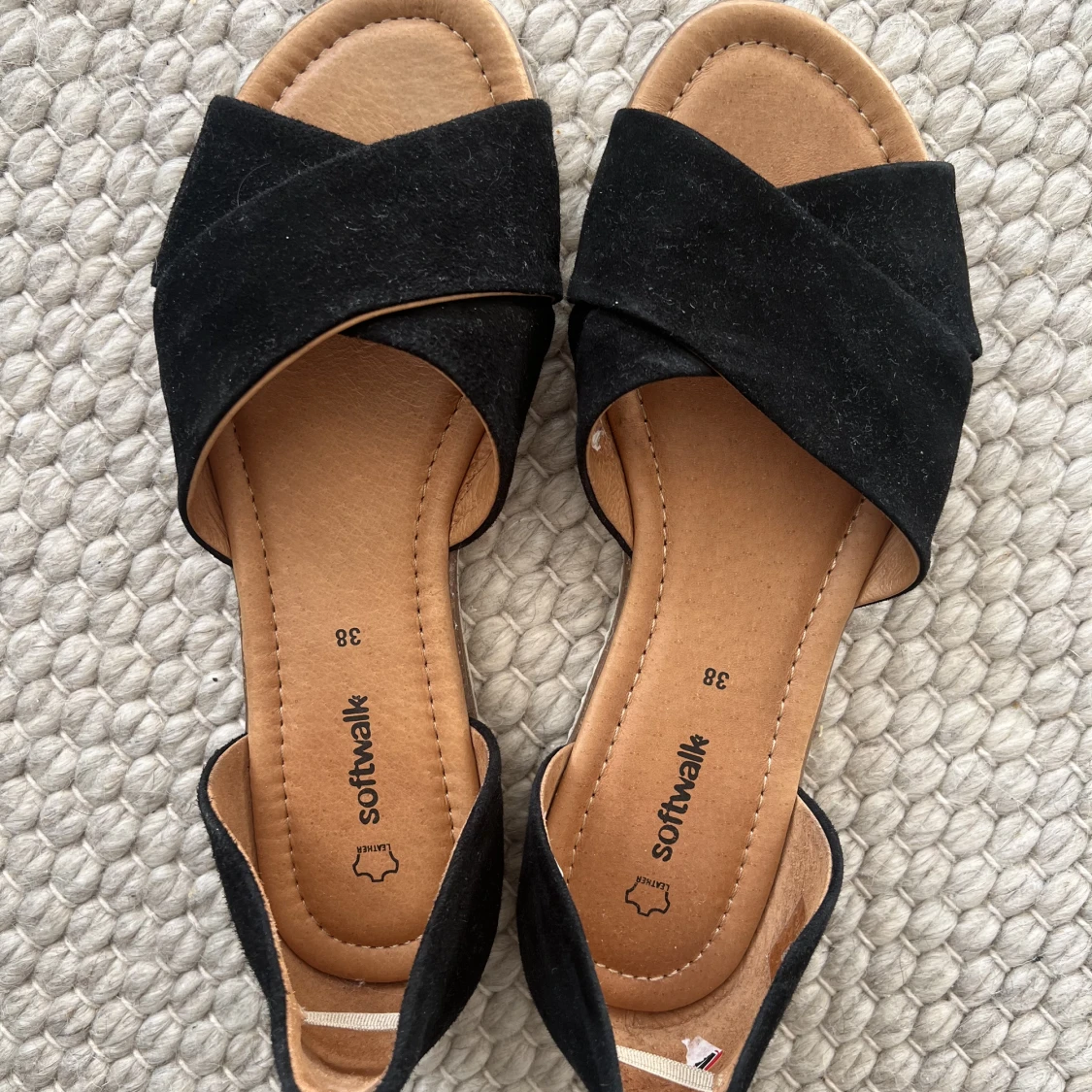 Oanvända sandaler, storlek 38