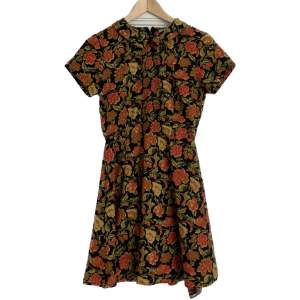 Supersöt vintageinspirerad klänning köpt på Plick, aldrig använd av mig, från Asos. Perfekt till sommaren! 