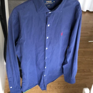 Skjorta  - Säljer denna snygga skjorta då jag aldrig använder den.