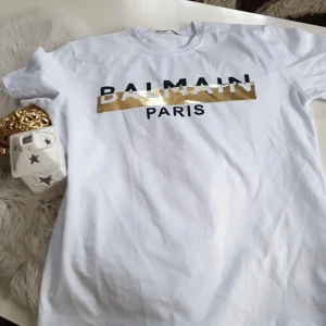 Balmain - Balmain t-shirt har nt använt den.