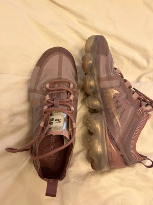 Vapor Max  - Nike vapor Max i storlek 37,5. Använd några få gånger, nyskick. 