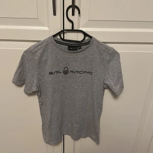 Sail Racing T Shirt  - Jätte fin T shirt i storlek 150