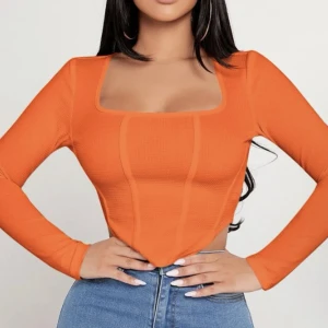 Orange topp  - Fin orange topp från shein i storlek petite L , jag har vanligtvis M och passar mig perfekt. Jätte fin att ha på sommaren.