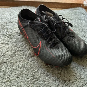 Nike fotbollsko - Nike mecurial vapor Använda max en halvsäsong