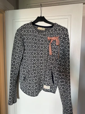 Odd Molly kofta  - Jättefin odd Molly kofta! Använd men mer att ge. 