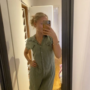 Grön klänning  - Så snygg klänning, mycket fint skick!