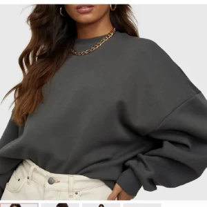 Sweatshirt  - Grå sweatshirt från Nelly💕nyskick och den passar XS-M då den är oversized💕