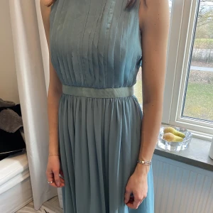 ByMalina balklänning❤️‍🔥 - Endast använd en kväll, så den är i perfekt skick! Storlek S. Säljer pga för liten för mig. Nypris är runt 4000❤️‍🔥❤️‍🔥Kan mötas i Lund eller frakta.