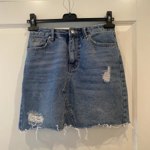 Jeanskjol - Säljer denna jeanskjol från even & odd då den tyvärr är för liten för mig🫶🏻