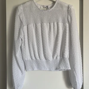 Vacker blus  - Otroligt vacker blus- Endast testad  Passar S-M 