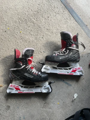 Hockey skridskor - Bauer vapor skridsko Använda men forfarande bra skick Storlek 40,5 