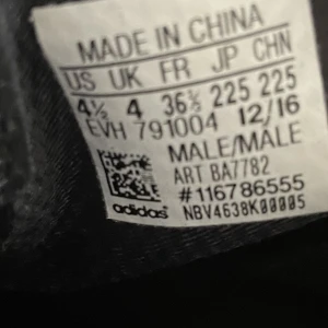 Adidas Tubular - Knappt använda 