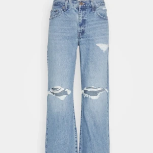 levis - den blev för stor på mig , köpte den den för 1046 , dm är sköna modellen är baggy boot , medium indigo