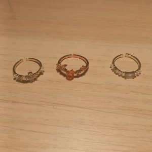 3 ringar - säljer alla tre för 50, annars är de 20 kr st   Skriv priv om man vill bara köpa 1 eller 2 osv! 