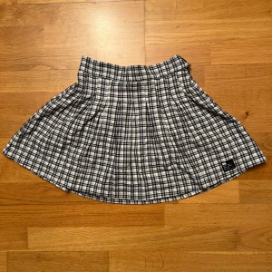 rutig kjol från bershka - jättefin rutig kjol från bershka!