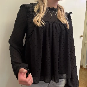 Blus från zara  - Så fin lite mönstrad blus från zara i storlek S, pris kan diskuteras❤️