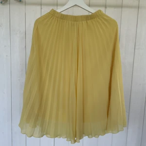 Kjol  - En snygg och skön kjol som passar till det mesta. 