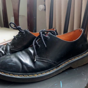 Dr Martens stl 43  - I gott skick ser använda ut 