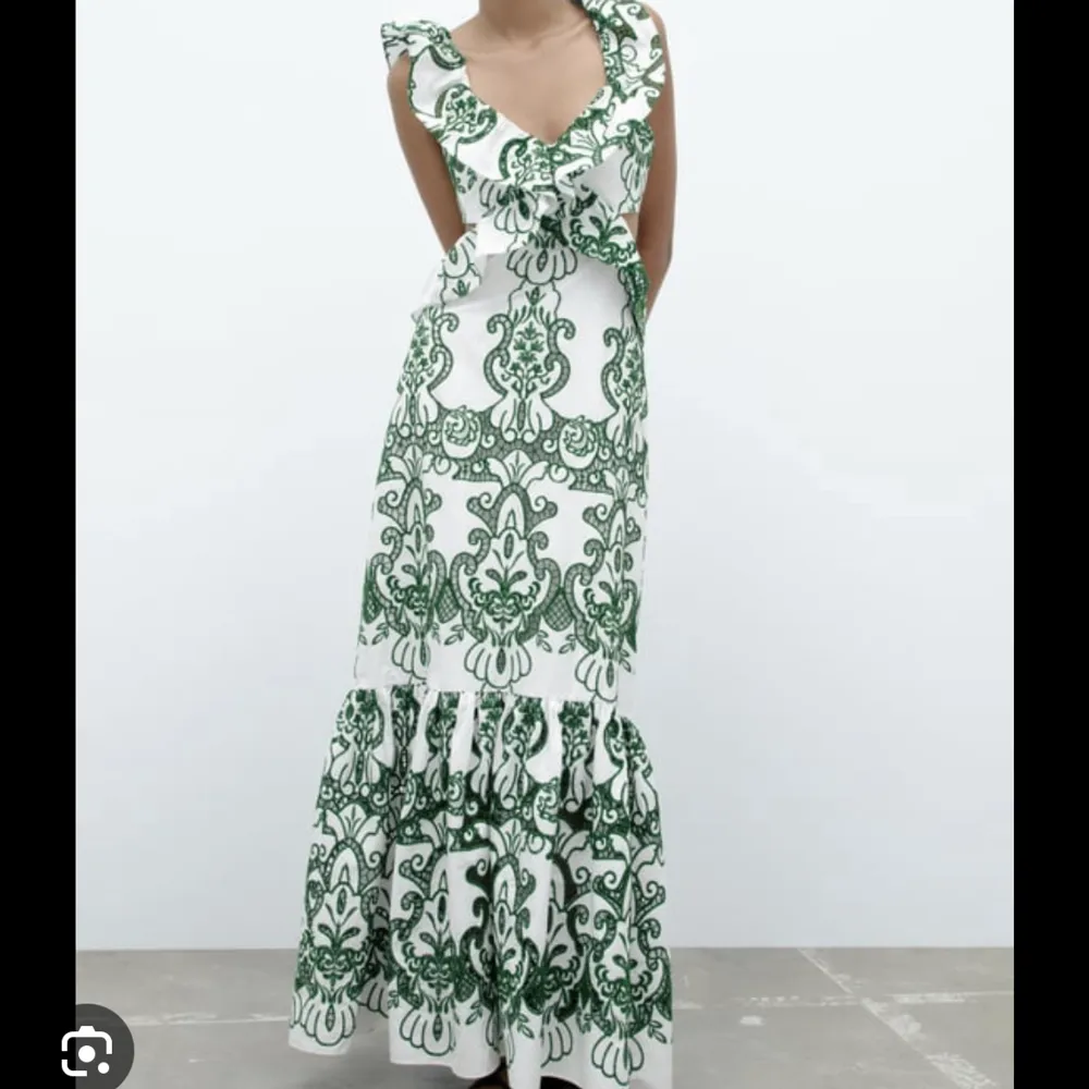 Söker denna zara klänning hör av er om ni säljer alternativt vet någon som säljer!!!. Klänningar.