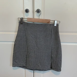 Mini skirt  - Mini kjol från H&M perfekt till hösten. Har aldrig använts 