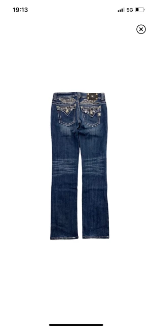 Miss me jeans  - Miss me jeans i strl 29 som är i bra skick. Säljer för dom är för små så kan inte skicka bild på tyvärr men skulle gissa att dom passa en liten 36 ungefär  HAR INGRT MÅTTBAND SÅ FRÅGA INTE tack ☺️ 