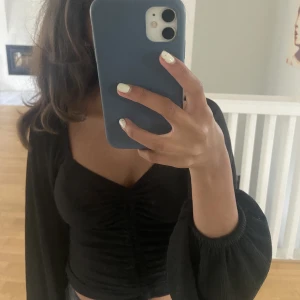 Blus - Söt svart blus. Använd fåtal gånger.