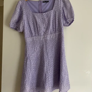 Klänning - SHEIN. Storlek 38. Använd en gång. 100kr