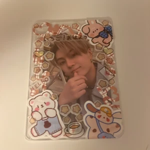 Top loader  - Top loader för kpop pcs. Kostar 30kr plus frakt! ( Jay pc kommer inte med!!! ) 