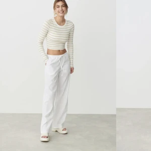 Linnebyxor  - Vita linnebyxor TALL storlek M. Använda 2 gånger men lite stora för mig. Inga defekter🌸