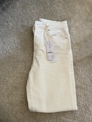 Mom jeanse - Oanvända mom jeanse från gina tricote. 