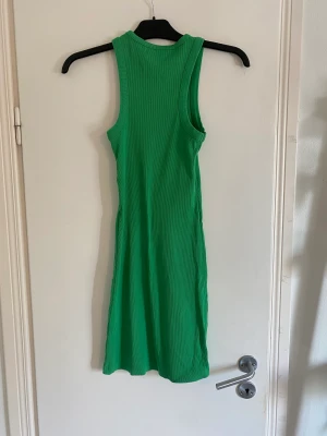 Klänning bikbon - Fin och knappt använd kort klänning från bik bok. Köptes förra året (2022) och har knappt använd den. Säljes för att den inte används längre