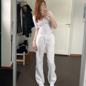 Hørbukser - Vita Hørbukser ifrån Fimi Nae. Otroligt skönt material och bra kvalitet. Nyskick med prislappen kvar   