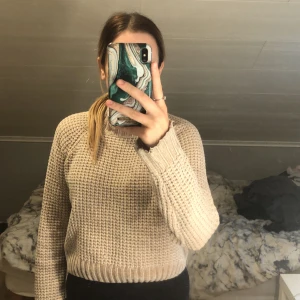 Stickad tröja  - Beige fin stickad tröja från hm 