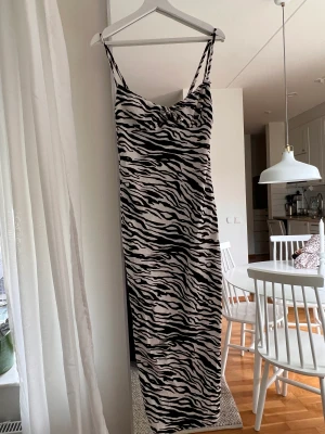 Stradivarius klänning - Oanvänd klänning, storlek S!!!💞🫶🏼🌸