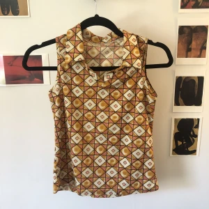 70’s topp - Cool topp i 70 tals vibe😎Köpt second hand, men i fint skick!