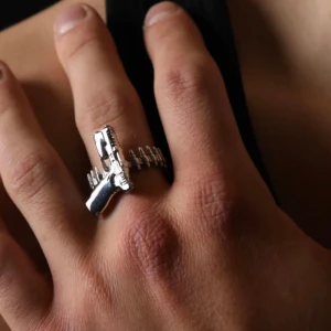 Glock Ring Seams - Säljer denna ringen, perfekt som julklapp :) Hittade en annan till min pojkvän och returtiden har gått ut. Helt oanvänd i orginalförpackning!