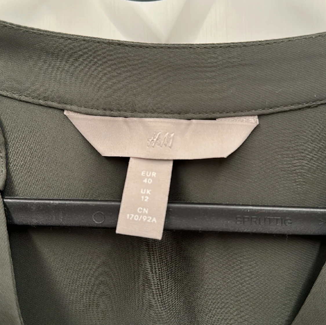 Mörkgrön klänning med skärp - 91