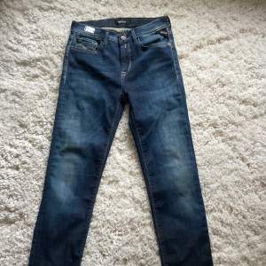 Helt nya Replay jeans i storlek 27/30