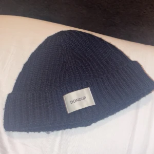 Dondup mössa - 9/10 skick knappt använd, köp ny för 850kr