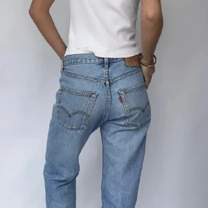 Levis Vintage 501 - Snygga Levis i superbra tvätt, köpta här på plick; passade tyvärr inte! Säljer för samma pris som jag köpte. pm för mer info eller bilder!! <3 