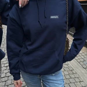 Trollslända hoodie storlek L - Nu har vi endast 5 hoodies kvar innan vi höjer priset❗️ Våra hoodies är unisex och passar båda tjejer och killar vi har storlekarna S-XXL🫶🏼