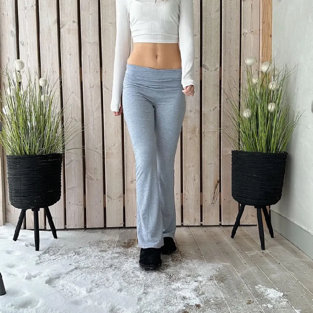 Sköna och snygga byxor som passar till allt, hör av er vid frågor💞💞. Jeans & Byxor.