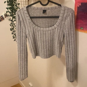 Långärmad tröja - Ribbad långarmad tröja 