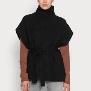 Poncho från Zalando!💋 - Poncho från Zalando, knappt använd då den inte riktigt är min stil!💕