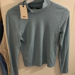 Blå långärmad tröja - Aldrig använd 