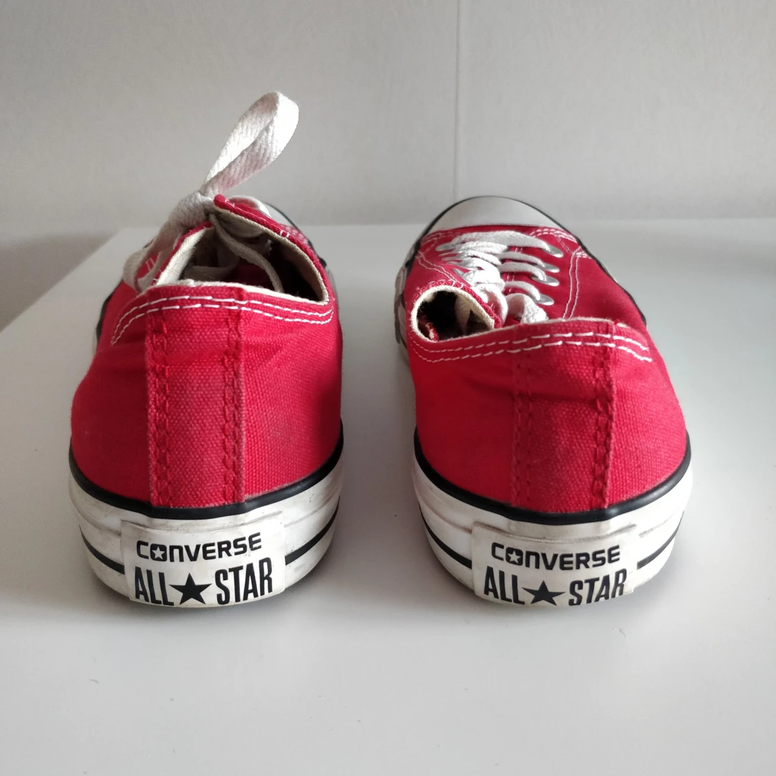 Röda låga converse  - 91