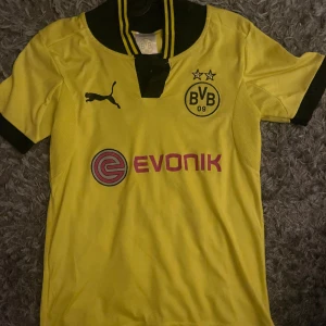 Fotbollströja  - Reus tröja för barn i storlek 140!