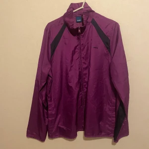 Reebok träningsjacka  - Lufthansa av Reebok, lite tunnare modell.  Nyskick/mycket bra skick