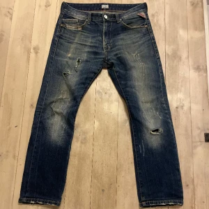 Replay jeans - Säljer ett par riktigt feta Replay jeans i storlek 32/32. Hör gärna av er vid ytterligare frågor eller funderingar!🤝🏻